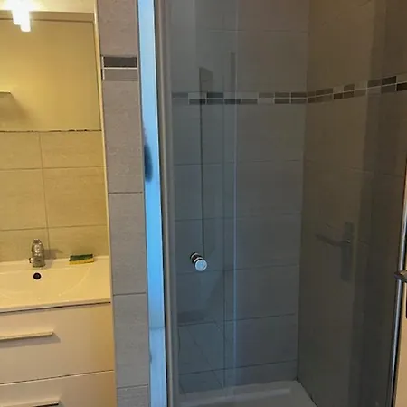 Rez De Chaussée Avec Terrasse, Proche Plage, Parking - Fr-1-749-93 Apartment