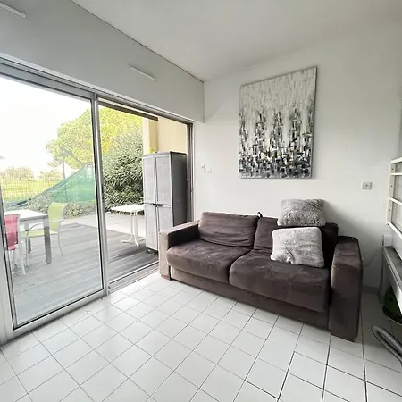 Rez De Chaussée Avec Terrasse, Proche Plage, Parking - Fr-1-749-93 Agde